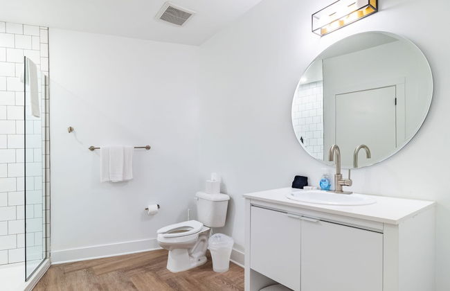 Dual Bachelor Pads w Rooftop Lounge Games Sleeps 26 5 Min to Broadway - Foto 32