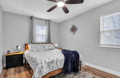 Stylish Retreat in Central Austin with Fire Pit - Foto 16