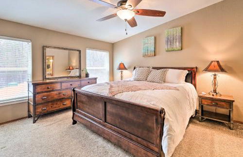 Rustic Escape with Deck, Hot Tub and Mountain Views - Foto 17