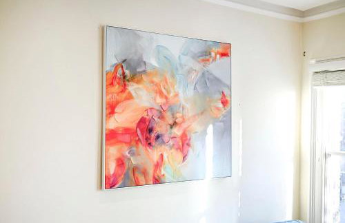 Modern 2BR Apartment for Contractors, Balcony & Fast Wi-Fi, W6 - Foto 37