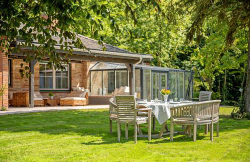 GUT KLETKAMP "Finkenhaus" - Idyllisch freistehendes Landhaus mit 3 Schlafzimmern und fantastischem Ausblick I 8 Personen I Offener Kamin I Garten I Wintergarten I Große Terrasse I Ruhig am Waldrand I Parkplätze I WLAN - Foto 1