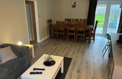 5 Bed Camberley Airport Accommodation - Foto 29