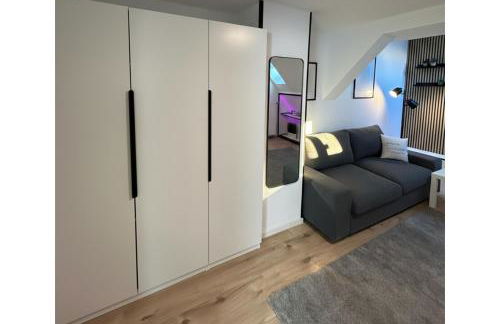 Top-Floor Hideaway for Two in Karlsruhe-Mühlburg - APOLONIAliving - Apt3 - Foto 12