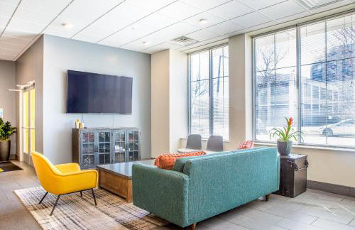 Walker's Point Studio with Gym and Balcony - Foto 15