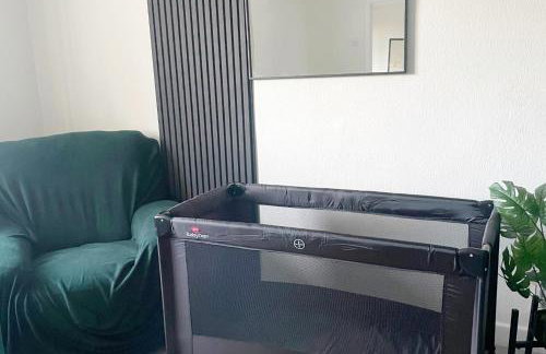 Business & Family Friendly 6 Bed Stay with Garden - Free Parking - Fast Wi-Fi and workspace - London & Essex Links - Photo 16