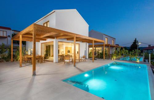 Villa 2 with Pool Soline, Krk, 280 m from beach, by 4Villas - Foto 1