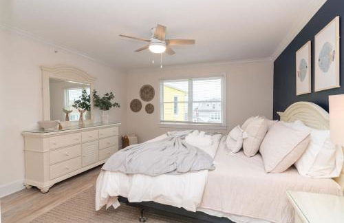 NEW 3BR-3BA Beach Block with Parking - Photo 24