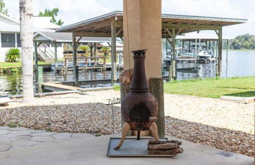 Waterfront St Johns River near springs with boat dock and water sports - Foto 26