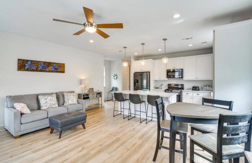 Modern Waveland Home with Deck - Walk to the Beach! - Foto 1