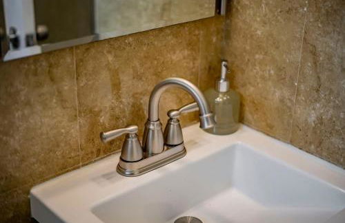 Peaceful Family Home with 3 Bedrooms and 2 Bathrooms - Photo 38