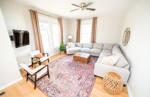 Lighthearted Family Friendly Downtown River Views - Foto 8