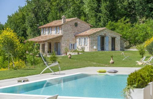 Chic Villa in Acqualagna with Hot Tub in Pool & Private Garden - Foto 18