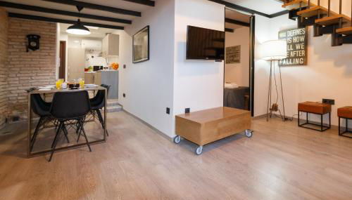 Cozy Equipped Duplex in Poblenou Ideal for 4 Guests and Close to Public Transport - Foto 1