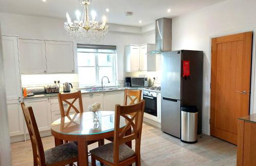 Meadow View Apartments are 2 and 3 bedroomed with private parking - Foto 92