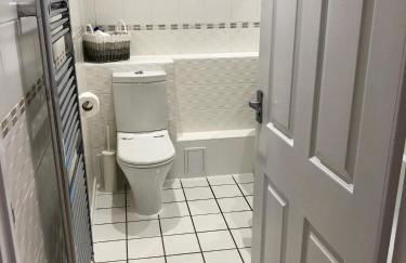 AB - Top floor 2 bed modern town centre apartment with parking for one vehicle - Foto 12