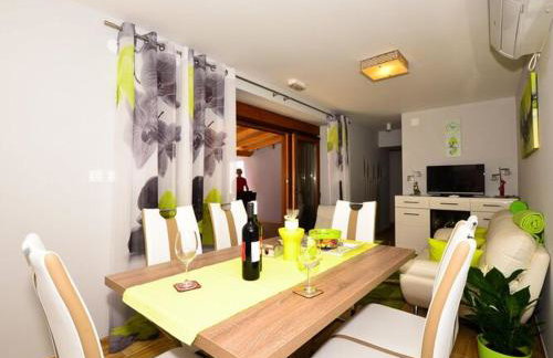 Holiday Home Belmondo- Three Bedroom Home with Terrace and Private Pool A6 - Photo 11