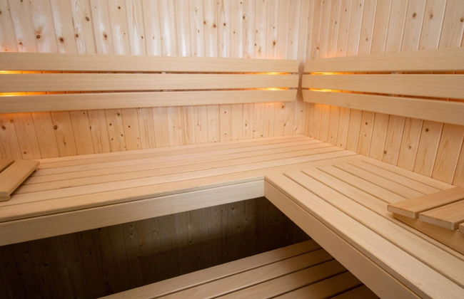 Villa by the Water With Sauna and Terrace - Foto 16