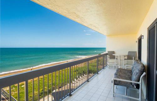 Luxury direct oceanfront corner with a large private balcony, heated pool and garage - Photo 3