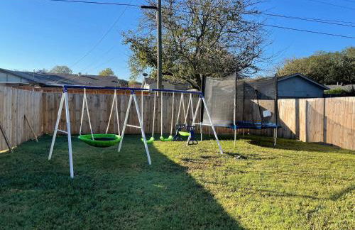 Stunning 4BR 2BA Hot Tub Cozy Holiday Home in Plano - Foto 31