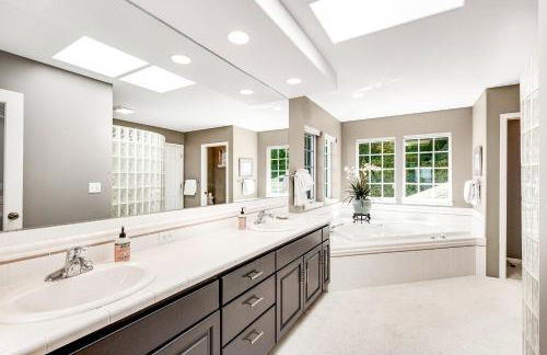 Misty Lady at Water's Edge - Foto 11