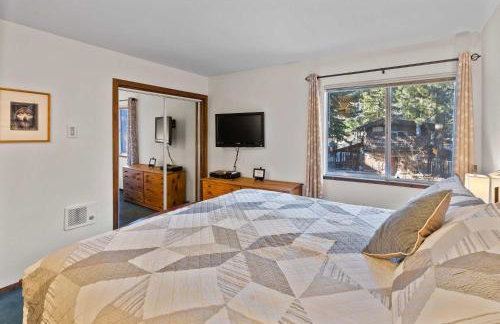 2BR Overlooks Shared Pool Near Gondola & Village - Foto 27