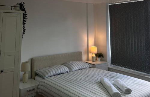 Luxury 4 Bed 3 bath 6 mins from City Renter - Photo 32