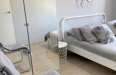 8 min walk to the beach & 10 min walk to Convention Centre ! - Photo 13