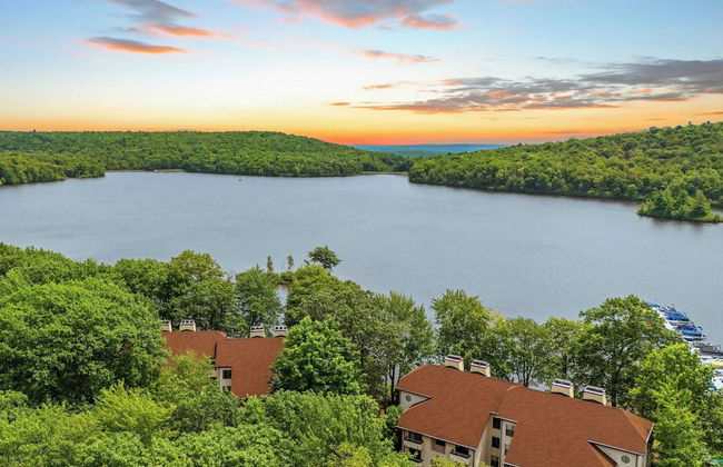 Boulder Lake-scape Lakefront Views + Firepit Central, Walkable Location - Foto 22