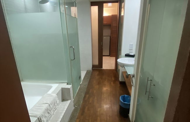 Peninsula Residents All Suite - Photo 32