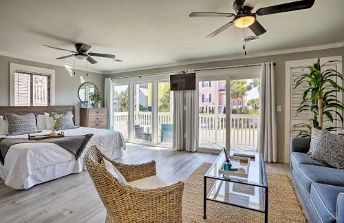 Walk to Surfside Beach Studio with Covered Balcony - Foto 10