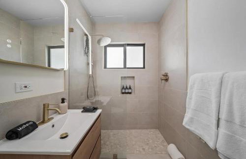 Palm Springs Haven - Pool, Hot Tub & Mountain Views - Foto 25