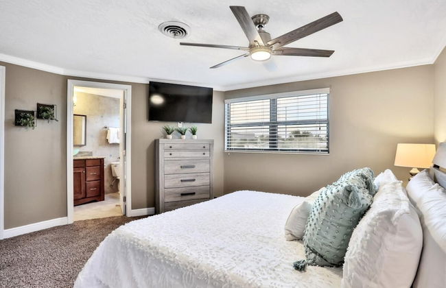 Kiss the Wave - Spacious 4BR 3BA w Pool hot tub - Foto 18