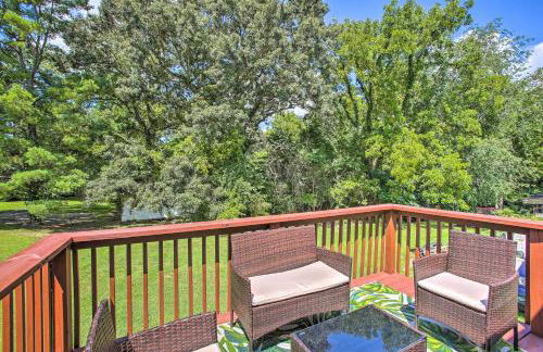 Charming Springfield Escape with Furnished Deck - Foto 2