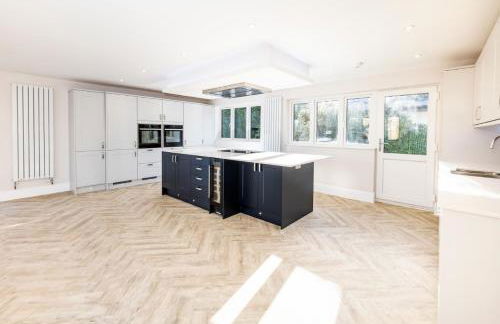 NEW! Stunning & Huge 5BR with Parking & Garden - Perfect for Families & Groups! Excellent Location - Foto 40