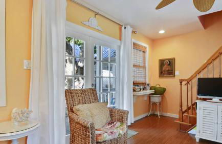 Tranquility by Avantstay Close to Duval St w/ BBQ & Shared Pool - Photo 12