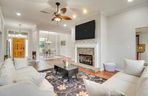 3 Mi to Oglethorpe Mall Home with Fenced Yard! - Foto 1