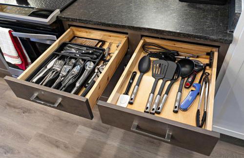 Private Home with Rooftop Game Room near Downtown - Foto 57