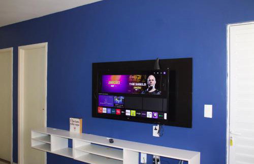 APT Completo - Suíte - 2 Ar-condicionados, Wi-FI, Piscina, garagem, portaria - aconchegante - Foto 3