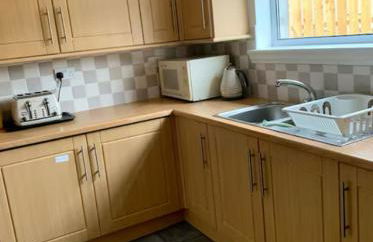 3 bedrooms house with free parking in a quiet area - Photo 3