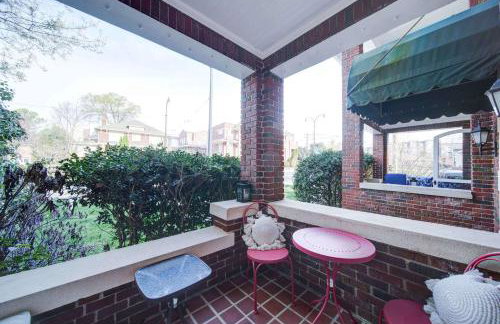 Retro 1BR in Elizabeth with Porch & Eclectic Design - Foto 38