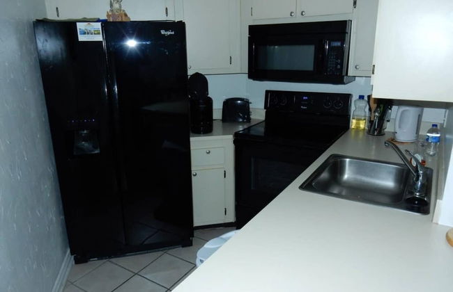 Modern Atrium Drive Condo - Photo 4