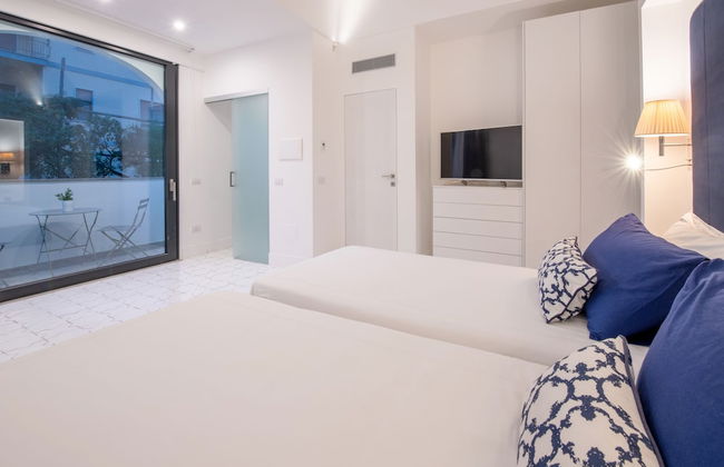 Luxury Villa with Penthouse, Pools and Sea View - Photo 13