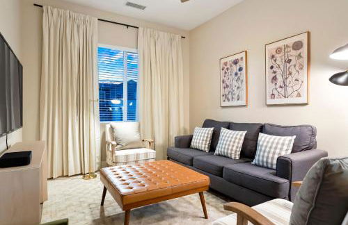 Unbeatable Location Golden Condo - Walk Everywhere - Photo 1