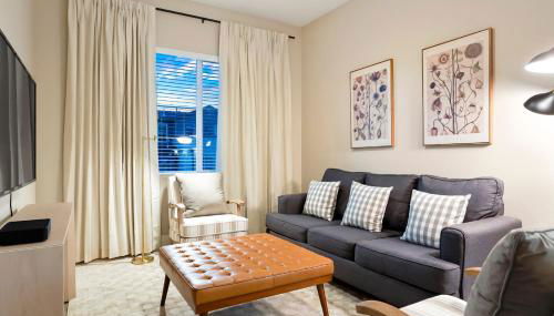 Unbeatable Location Golden Condo - Walk Everywhere - Photo 1