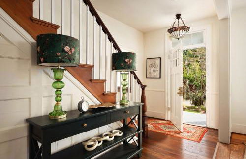 Historic 1897 Bill Murray House, DT Charm, Game Room and Parking - Foto 4