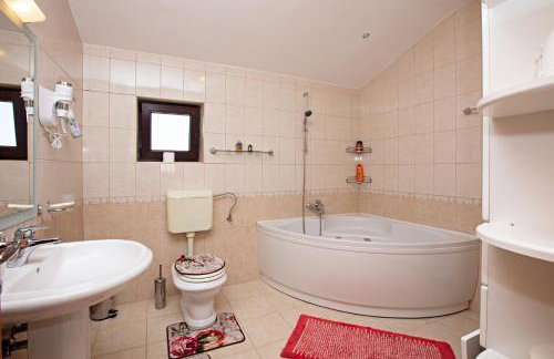 Apartments with parking space Smrdelje, Krka - 23078 - Foto 18