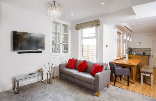 Stylish Central Bath House with five bedrooms - Photo 27