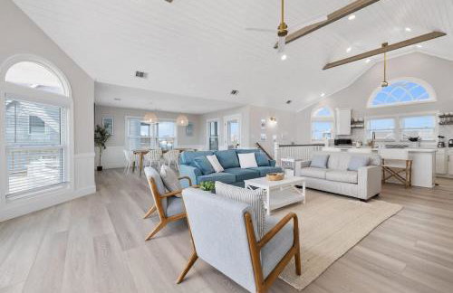 Elegant Updated Oceanfront Home with Pool & Hot Tub - Photo 29