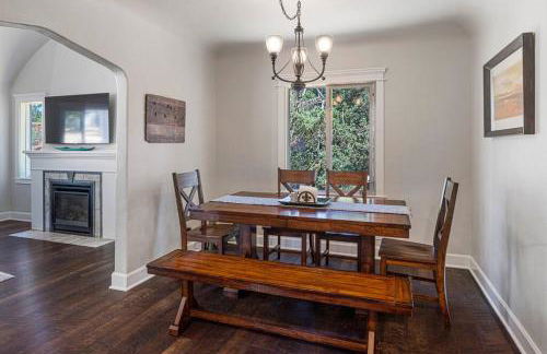 Secluded 4BR Nestled in Woods-Hot Tub/Dog Friendly - Foto 5