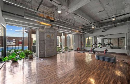 Luxury Downtown Loft Getaway with Gym, Pool, Game room - Foto 28